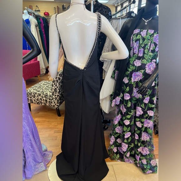 Jovani 09116 size 8 black dress with slit and low back with ruched butt - Picture 4 of 4